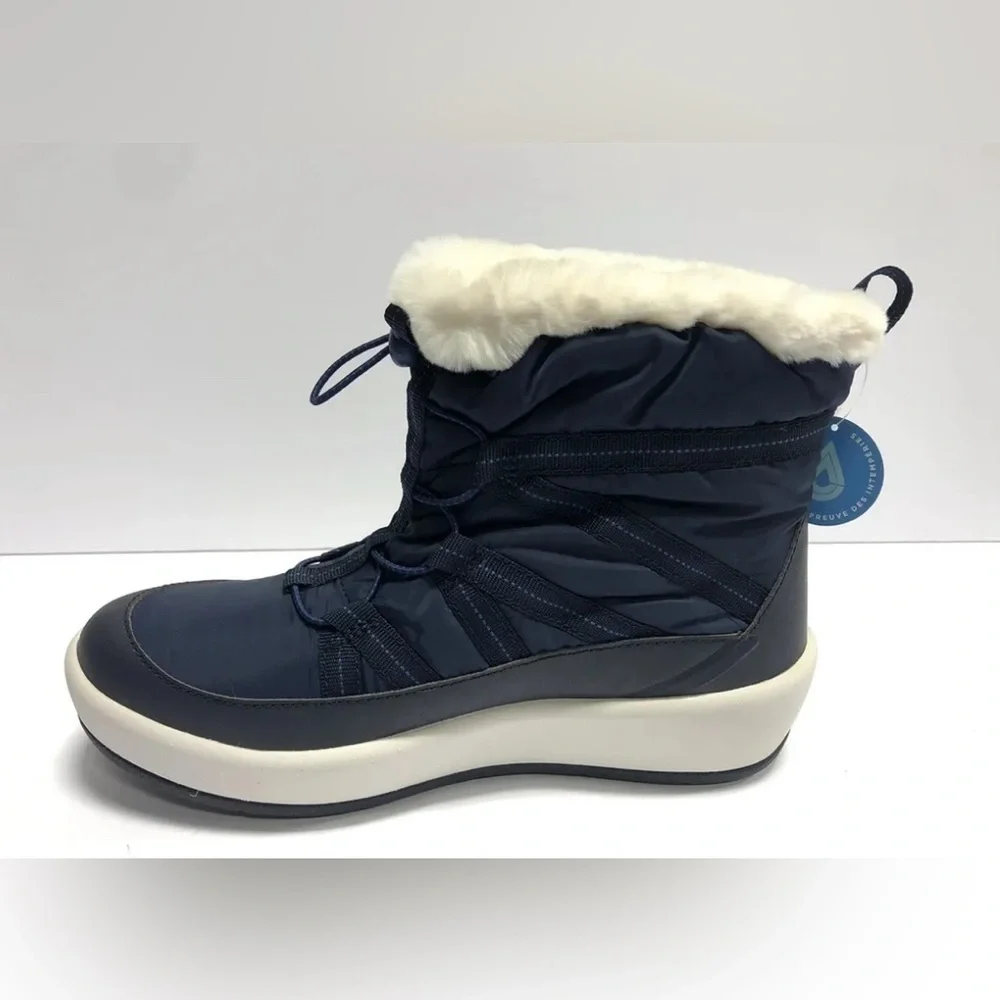 Clarks Women’s Step North Frost Snow Boot Blue Size 6.5 M